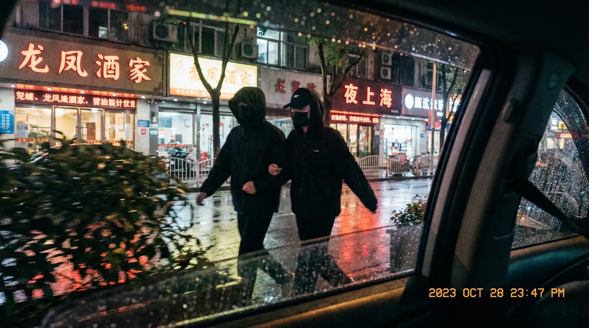 暖暖日本手机免费观看TV - 顶流明星深夜密会现场抓拍照片
